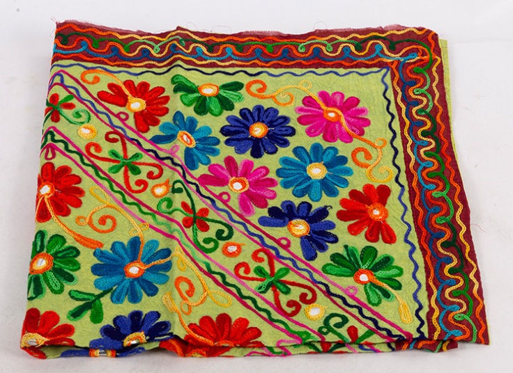 رومیزی سوزن دوزی و آینه کاری