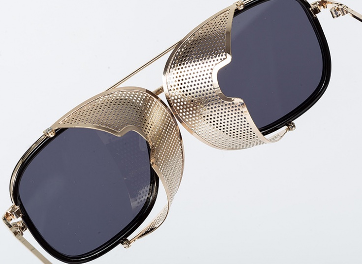 عینک آفتابی بغل توری