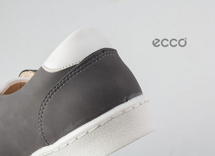 کفش اسنیکرز ecco