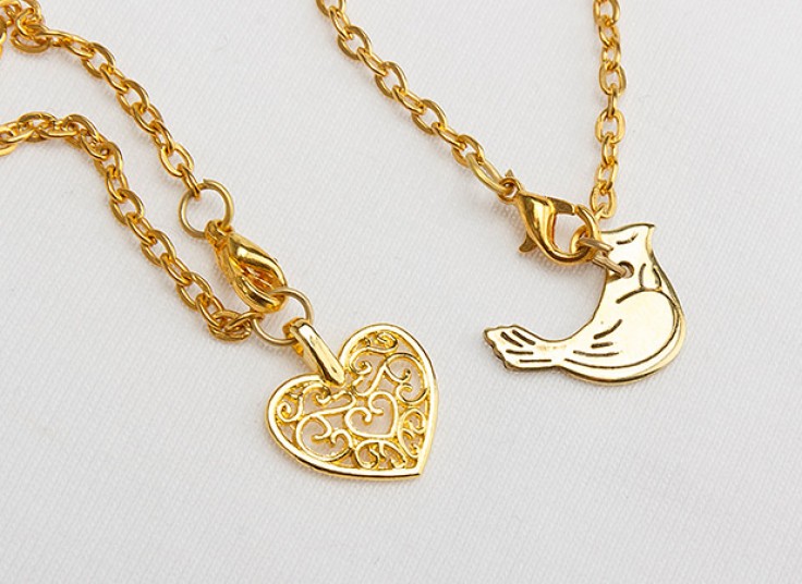 آویز ساعت طلایی