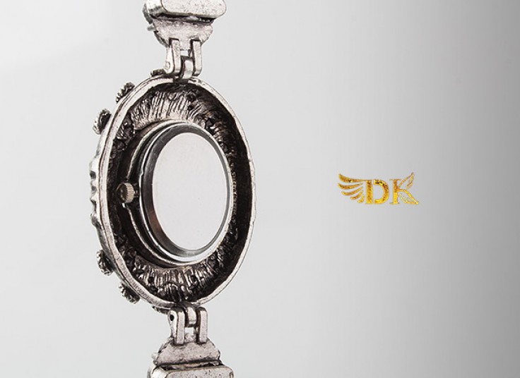 ساعت طرح نقره نگین دار