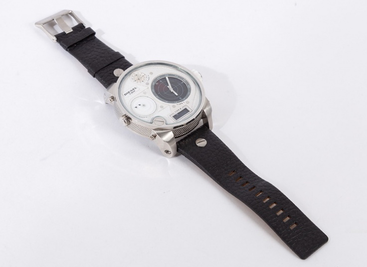 ساعت مچی چهار زمانه طرح Diesel