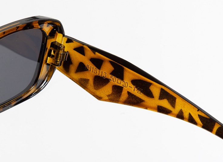 عینک زنانه Prada مدل 18113