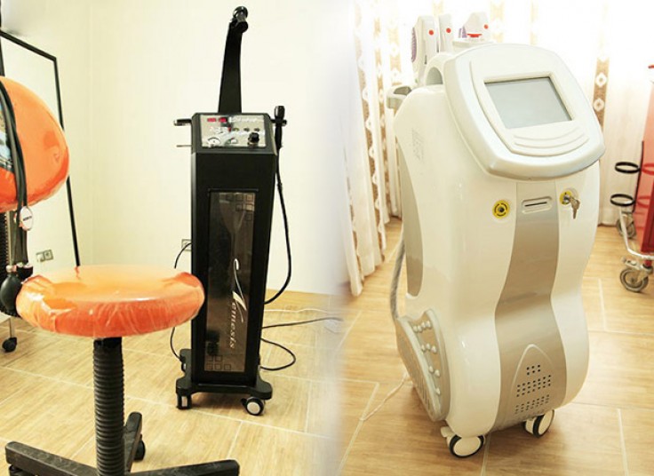 سوراخ کردن گوش در مطب دکتر گندمی