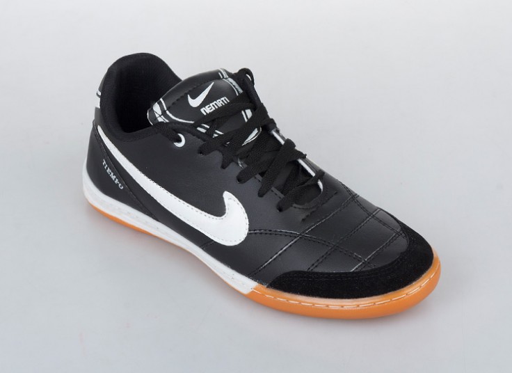 کفش فوتبالی طرح NIKE