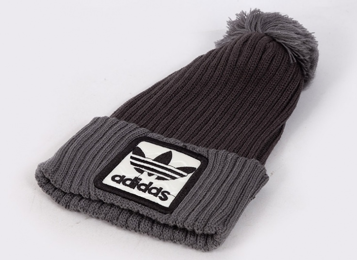 کلاه بافت طرح adidas