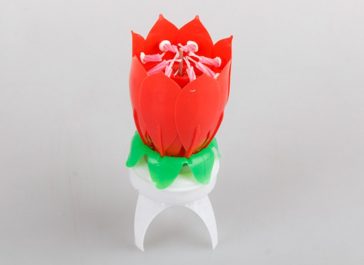 شمع موزیکال جادویی