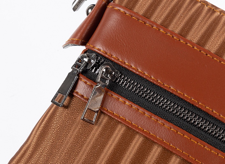 کیف پاسپورتی Michael Kors