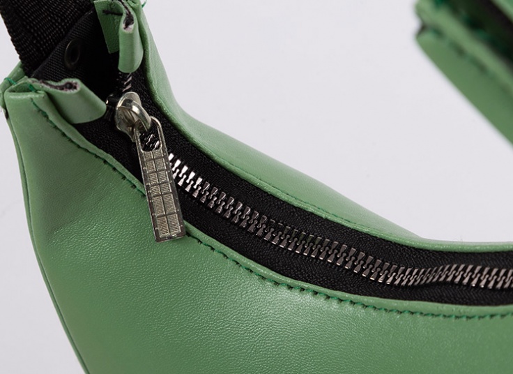 کیف هلالی زنانه TOM FORD