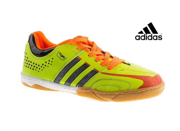 کفش فوتبال Adidas