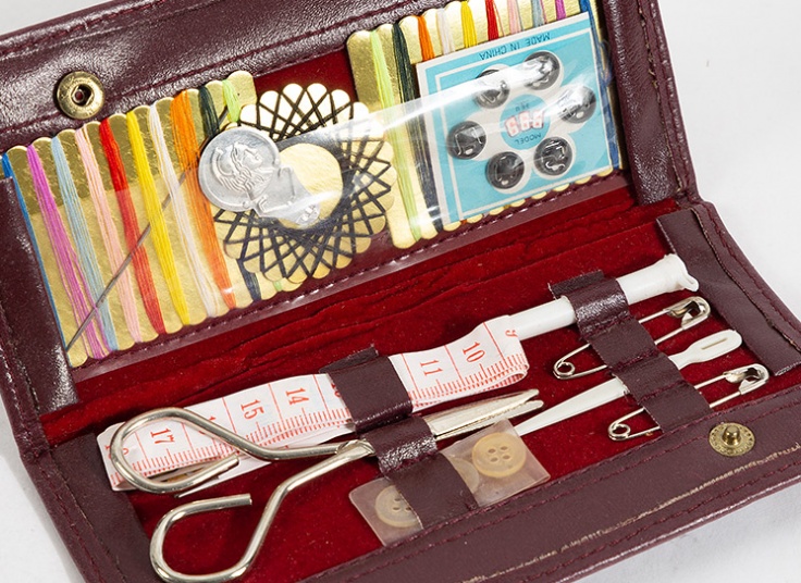 کیف مسافرتی نخ و سوزن SEWING KIT