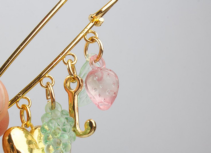 سنجاق سینه JUICY