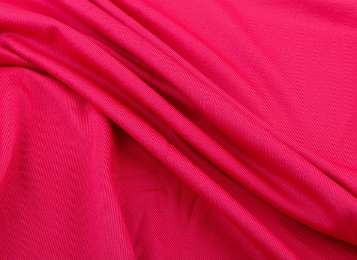 تاپ ورزشی زنانه Essentials