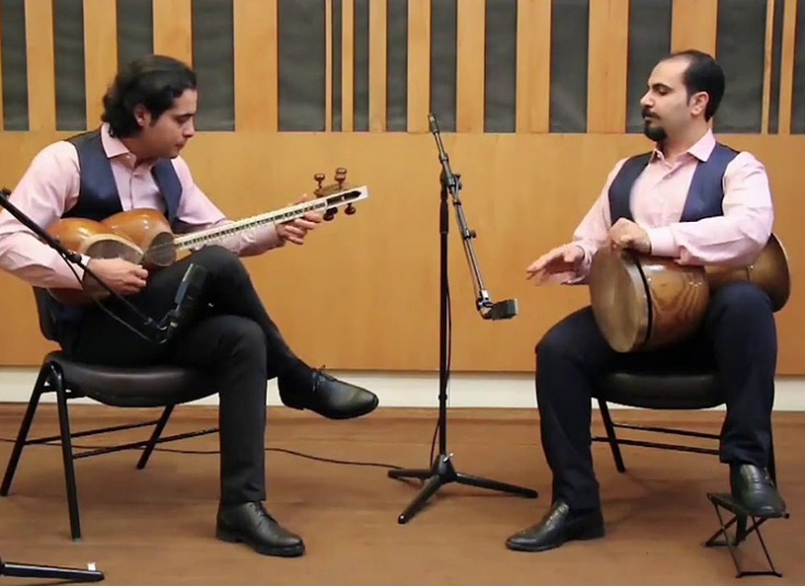 آموزش ساز در سرای محله زاهد گیلانی