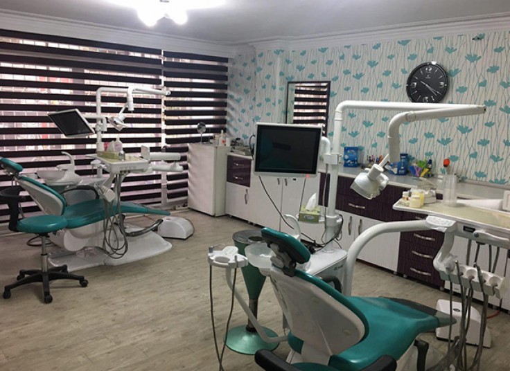 جرم گیری با بروساژ مرکز ایمپلنت سینا