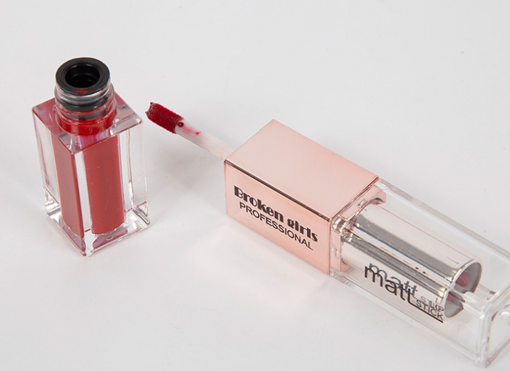 رژ لب مایع و جامد Broken Girls