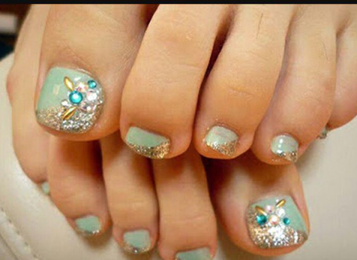 خدمات ناخن سالن ماه پیشونی