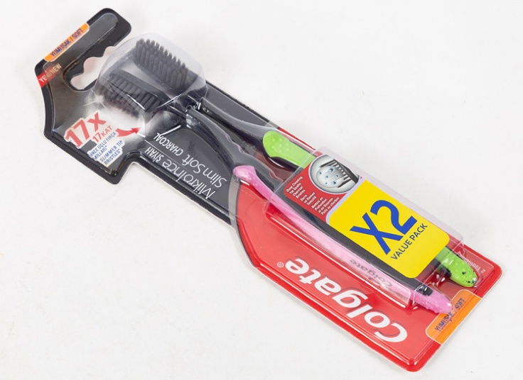 مسواک زغالی دوقلو Colgate