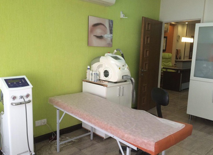 ماساژ و پاکسازی صورت در کلینیک آدینا