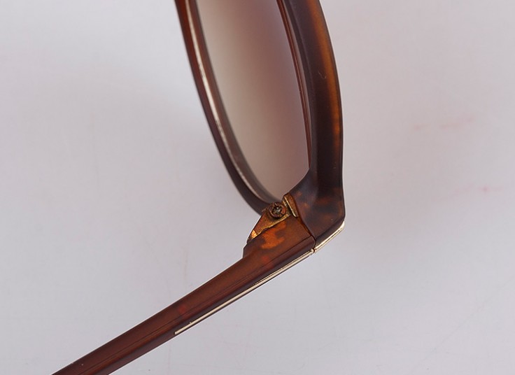 عینک آفتابی طرح Tom Ford