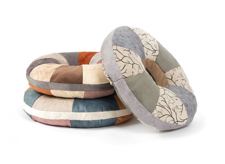 زیر نشیمنی مخملی