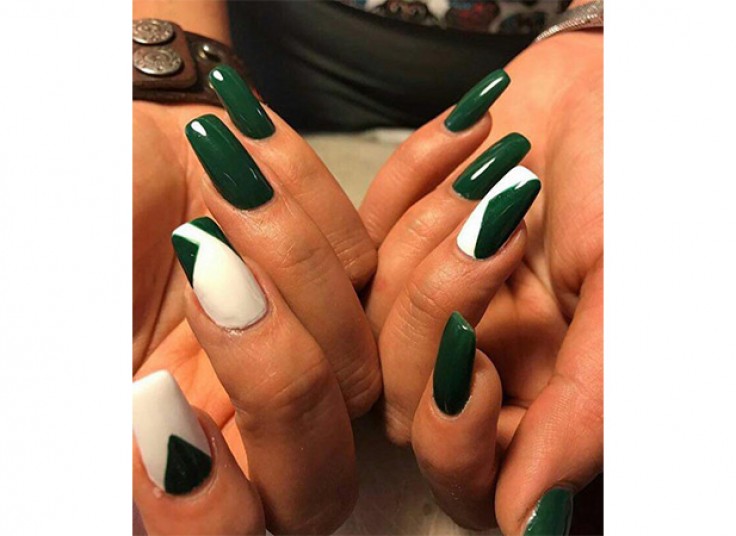 خدمات ناخن در سالن لیلیوم