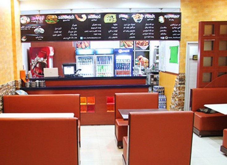 فست‌فود زنجیره‌ای نارا شعبه سعادت‌آباد