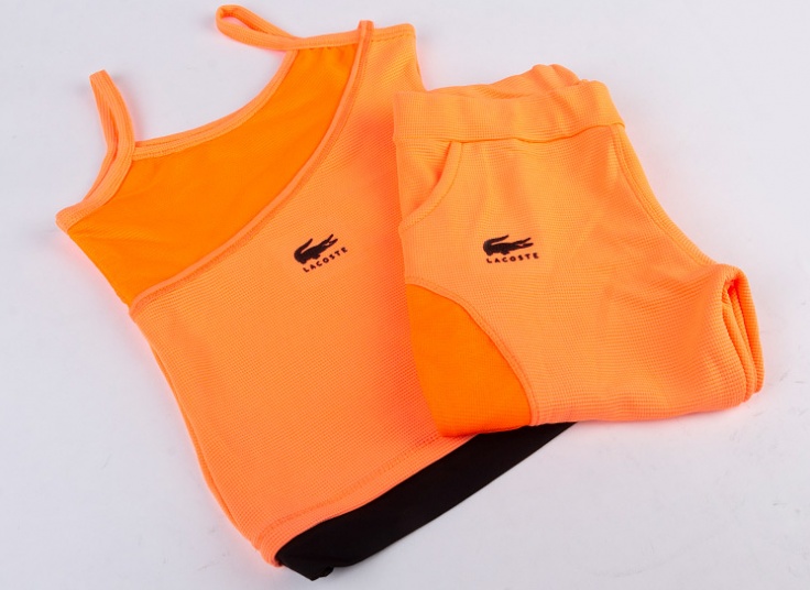 ست تاپ و شلوار برمودا زنانه Lacoste