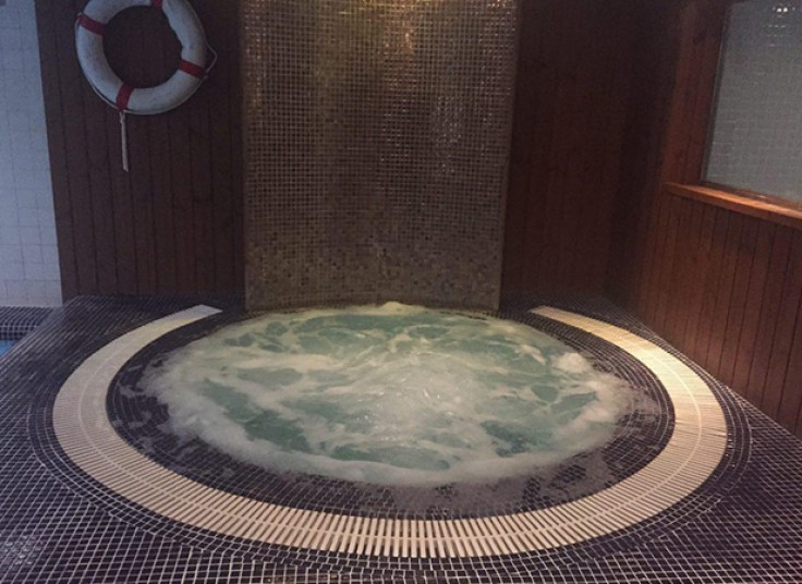 استخر هتل ونوس