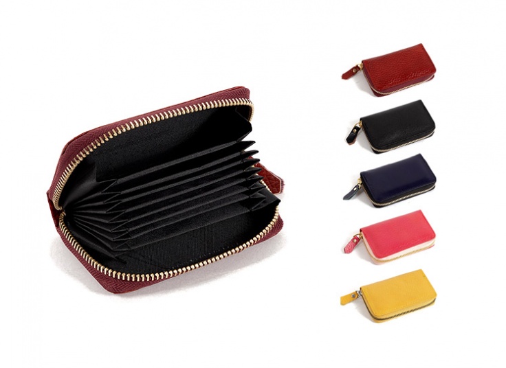 جاکارتی و کیف چرم طبیعی