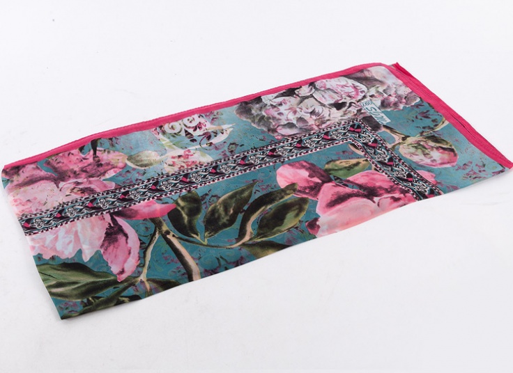 روسری طرح گل نخی