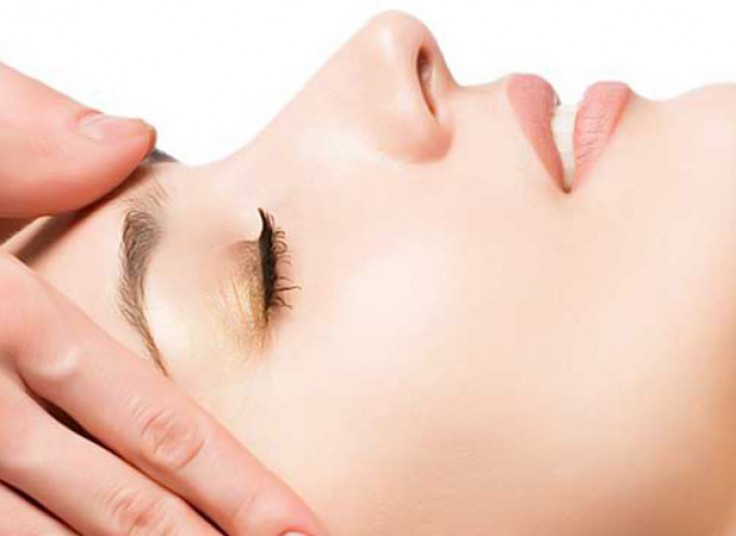 ماساژ صورت و گردن انستیتو آفرینش