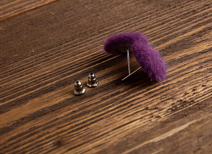 گوشواره میخی پشمی