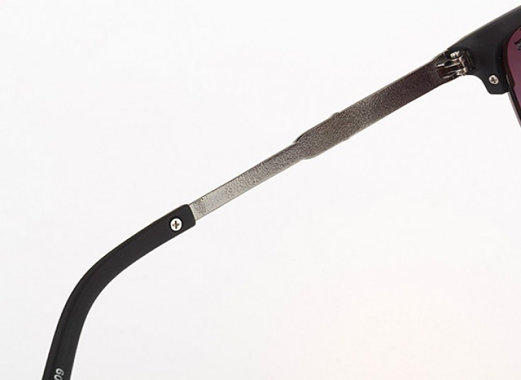 عینک آفتابی طرح Lacoste