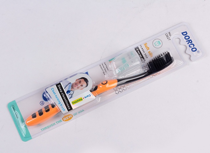 مسواک زغالی DORCO