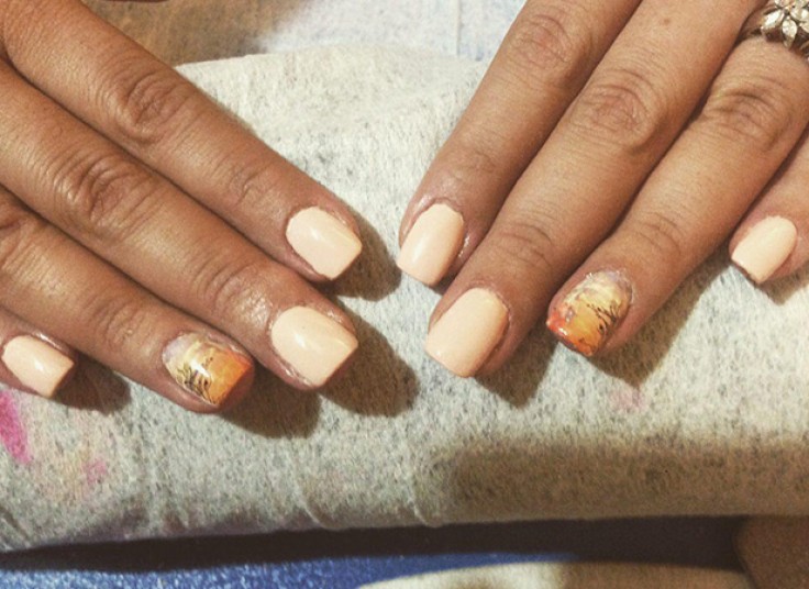 کاشت ناخن سالن خاطره