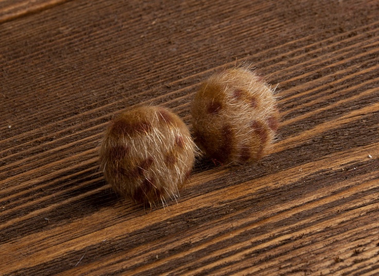 گوشواره میخی پشمی