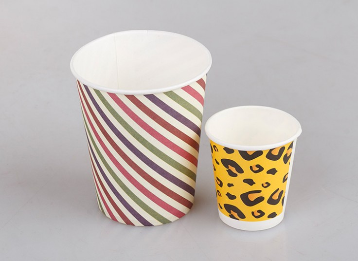 پکیج لیوان و شات طرحدار کاغذی