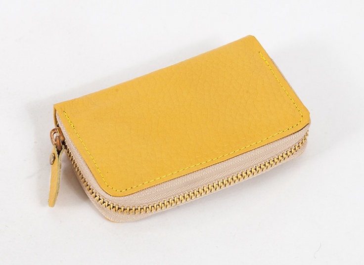 جاکارتی و کیف چرم طبیعی