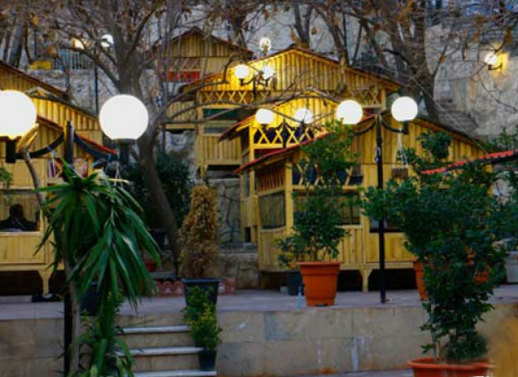 باغچه رستوران محفل