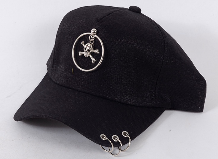 کلاه کپ پیرسینگ دار