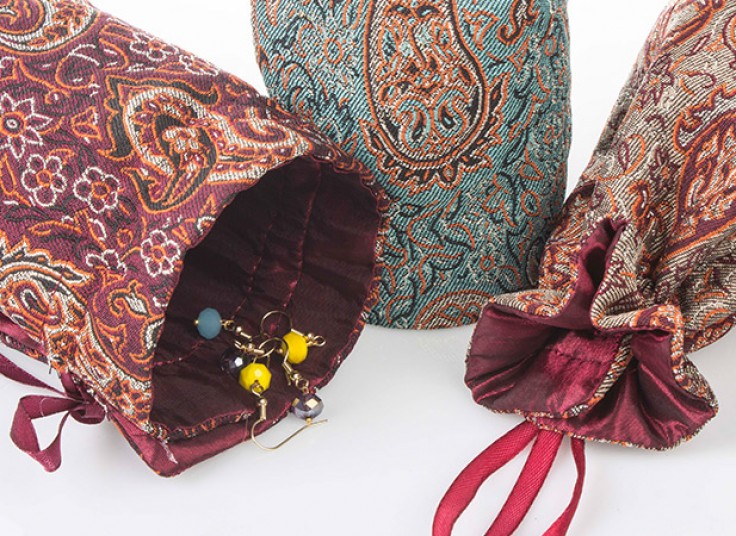 جای هدیه و جواهر ترمه‌دوزی