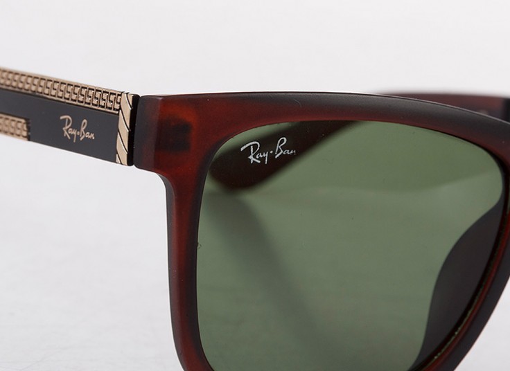 عینک آفتابی طرح RayBan