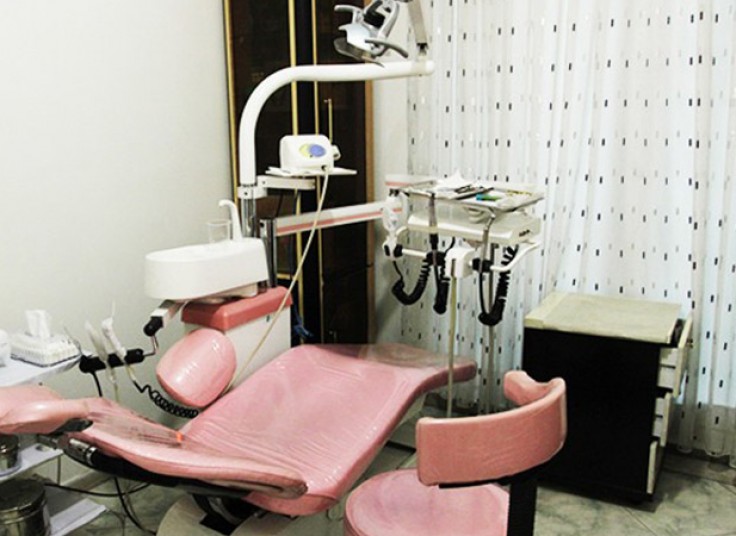 جرم گیری با بروساژ در کلینیک دی