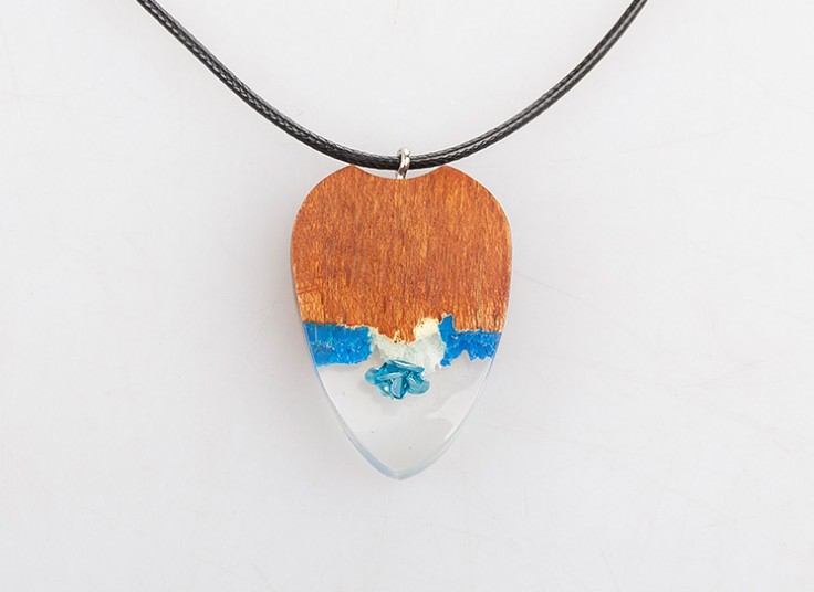 گردنبند چوبی گل رز