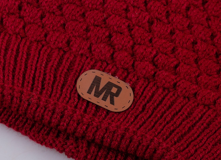 کلاه بافت منگوله دار MR