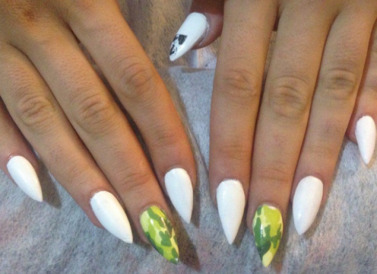 کاشت ناخن سالن خاطره