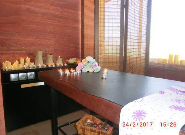 انواع ماساژ در سالن مینا مرادی