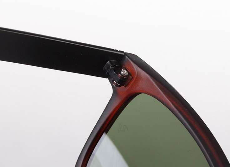 عینک آفتابی طرح RayBan