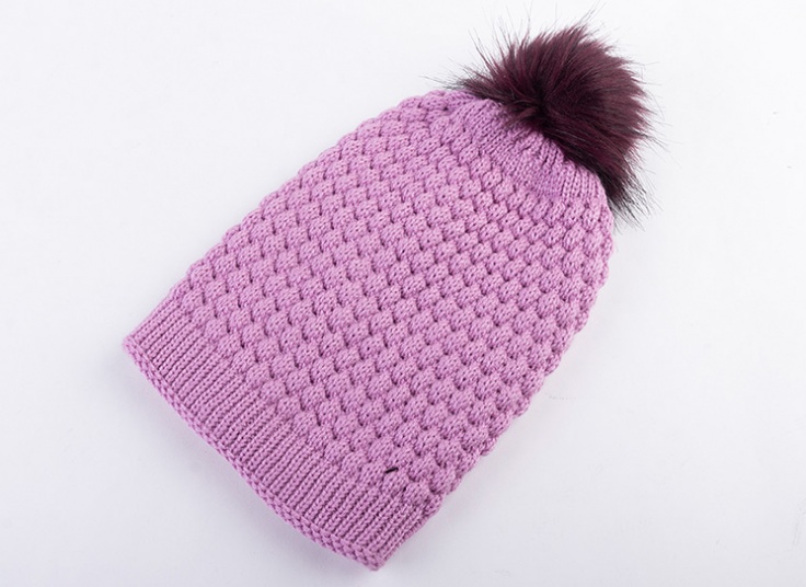 کلاه بافت منگوله دار MR